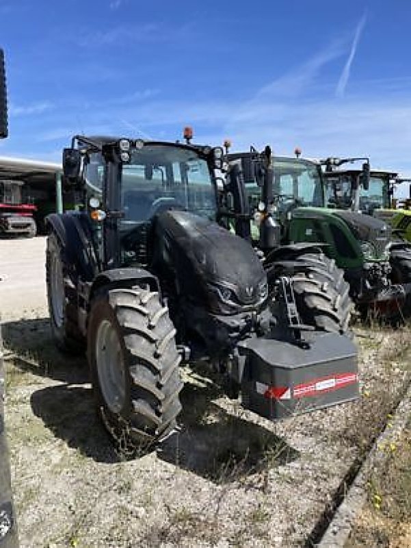 Traktor типа Valtra G125, Gebrauchtmaschine в Carcassonne (Фотография 1)