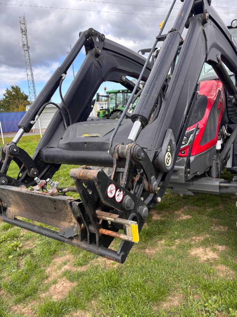 Traktor tip Valtra G125e Active, Gebrauchtmaschine in MÉRAL (Poză 3)