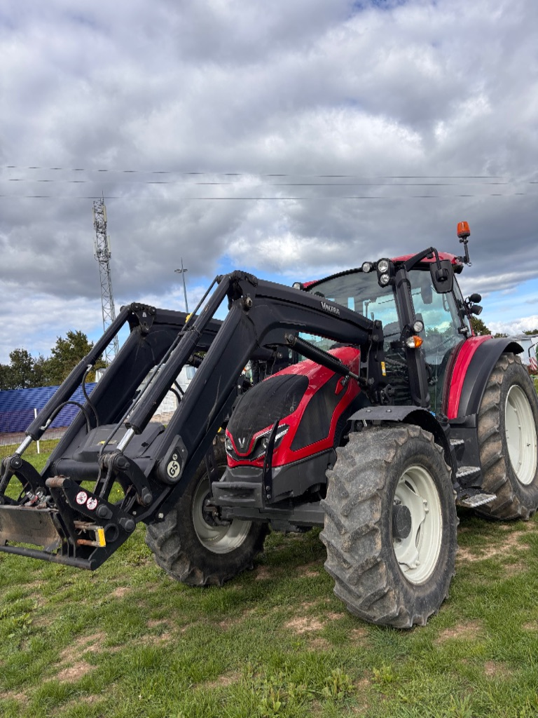 Traktor tip Valtra G125e Active, Gebrauchtmaschine in MÉRAL (Poză 1)