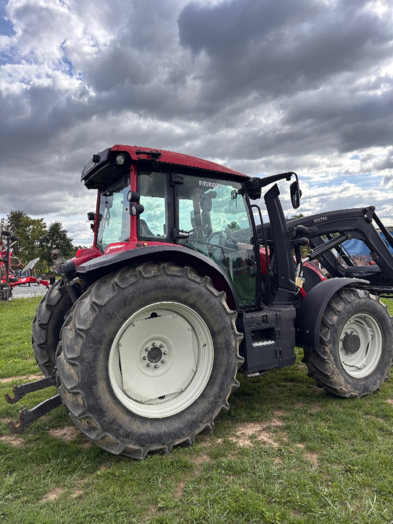 Traktor tip Valtra G125e Active, Gebrauchtmaschine in MÉRAL (Poză 4)