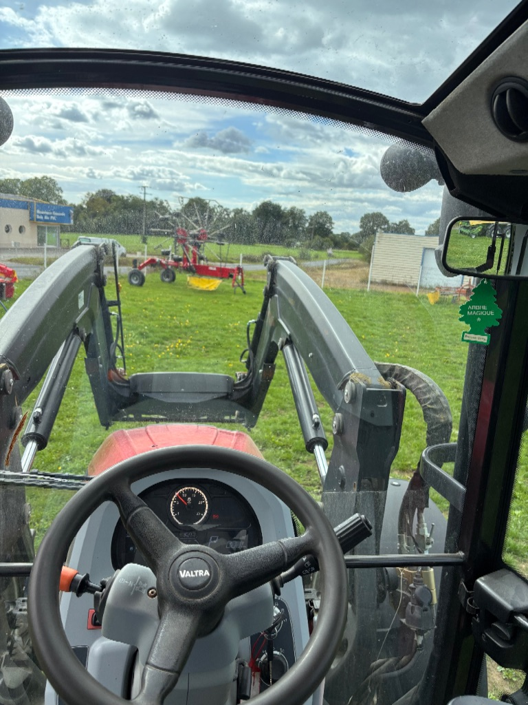 Traktor tip Valtra G125e Active, Gebrauchtmaschine in MÉRAL (Poză 11)