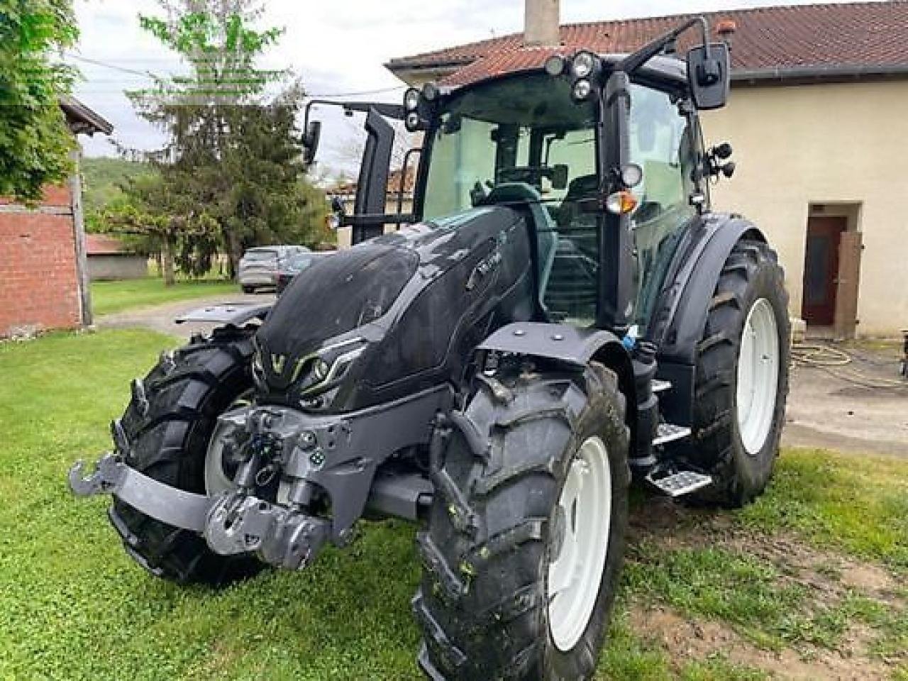 Traktor от тип Valtra g125v, Gebrauchtmaschine в MONFERRAN (Снимка 2)