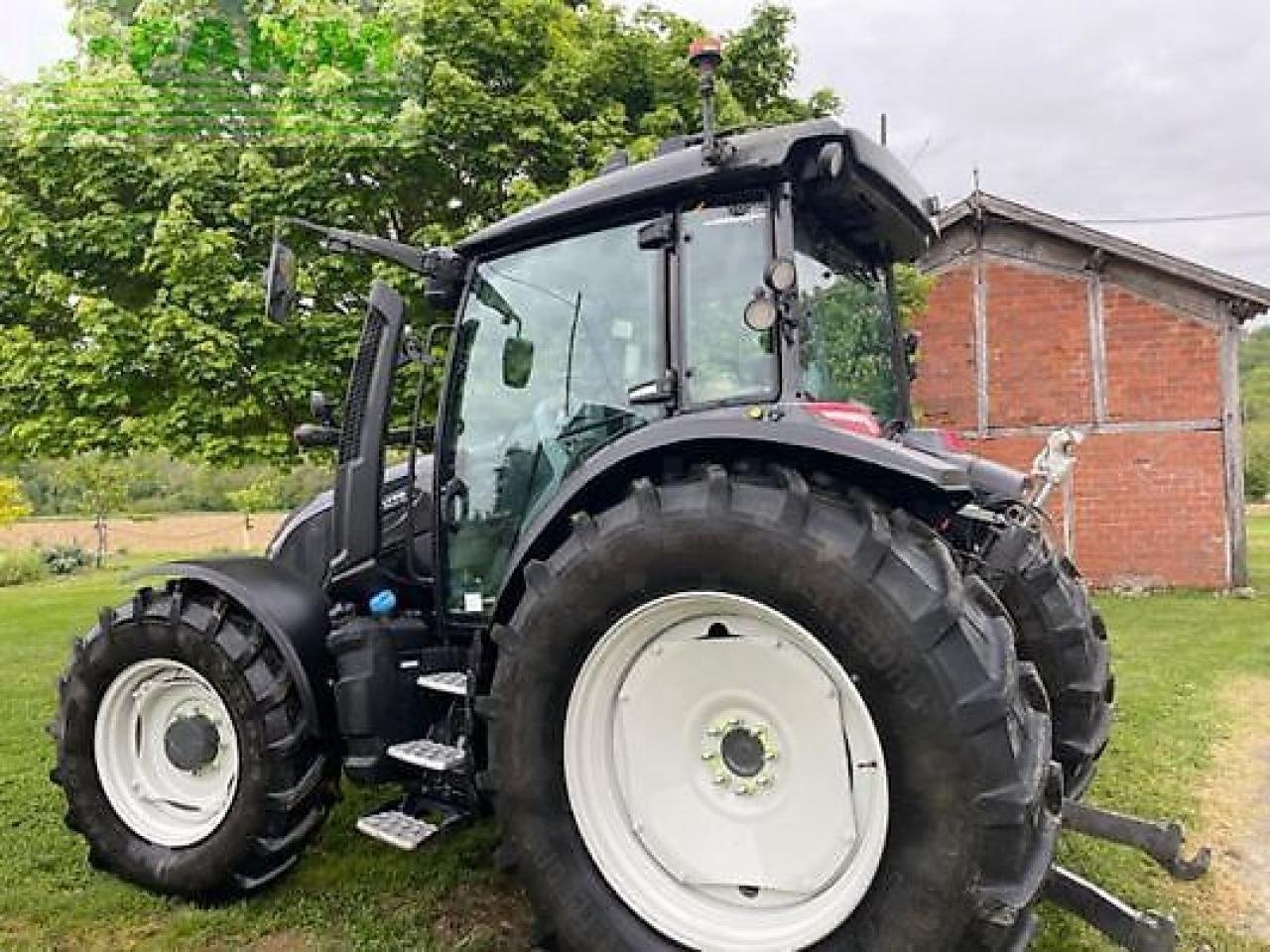 Traktor Türe ait Valtra g125v, Gebrauchtmaschine içinde MONFERRAN (resim 3)