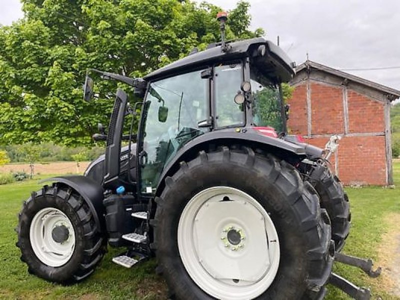 Traktor typu Valtra G125V, Gebrauchtmaschine v Monferran-Savès (Obrázek 3)