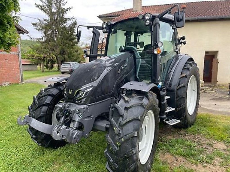 Traktor типа Valtra G125V, Gebrauchtmaschine в Monferran-Savès (Фотография 1)