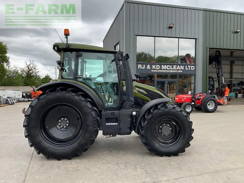 Traktor Türe ait Valtra g135 active tractor (st26596), Gebrauchtmaschine içinde SHAFTESBURY