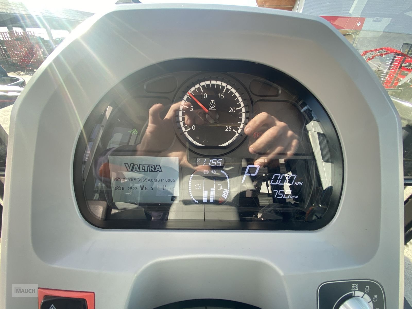 Traktor van het type Valtra G135 ACTIVE, Gebrauchtmaschine in Burgkirchen (Foto 15)