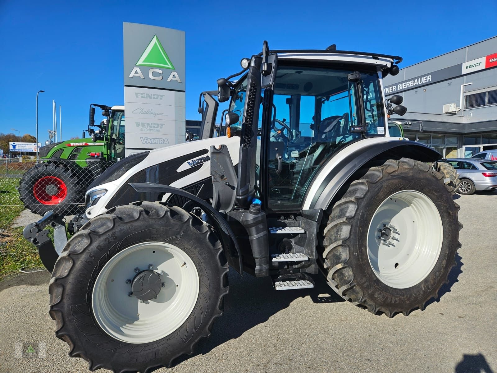Traktor типа Valtra G135 VERSU, Gebrauchtmaschine в Markt Hartmannsdorf (Фотография 1)