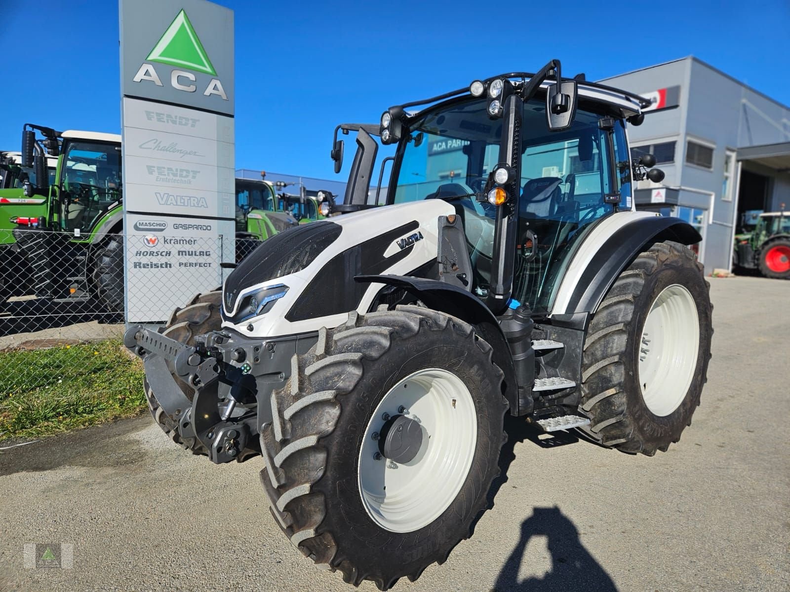 Traktor типа Valtra G135 VERSU, Gebrauchtmaschine в Markt Hartmannsdorf (Фотография 2)