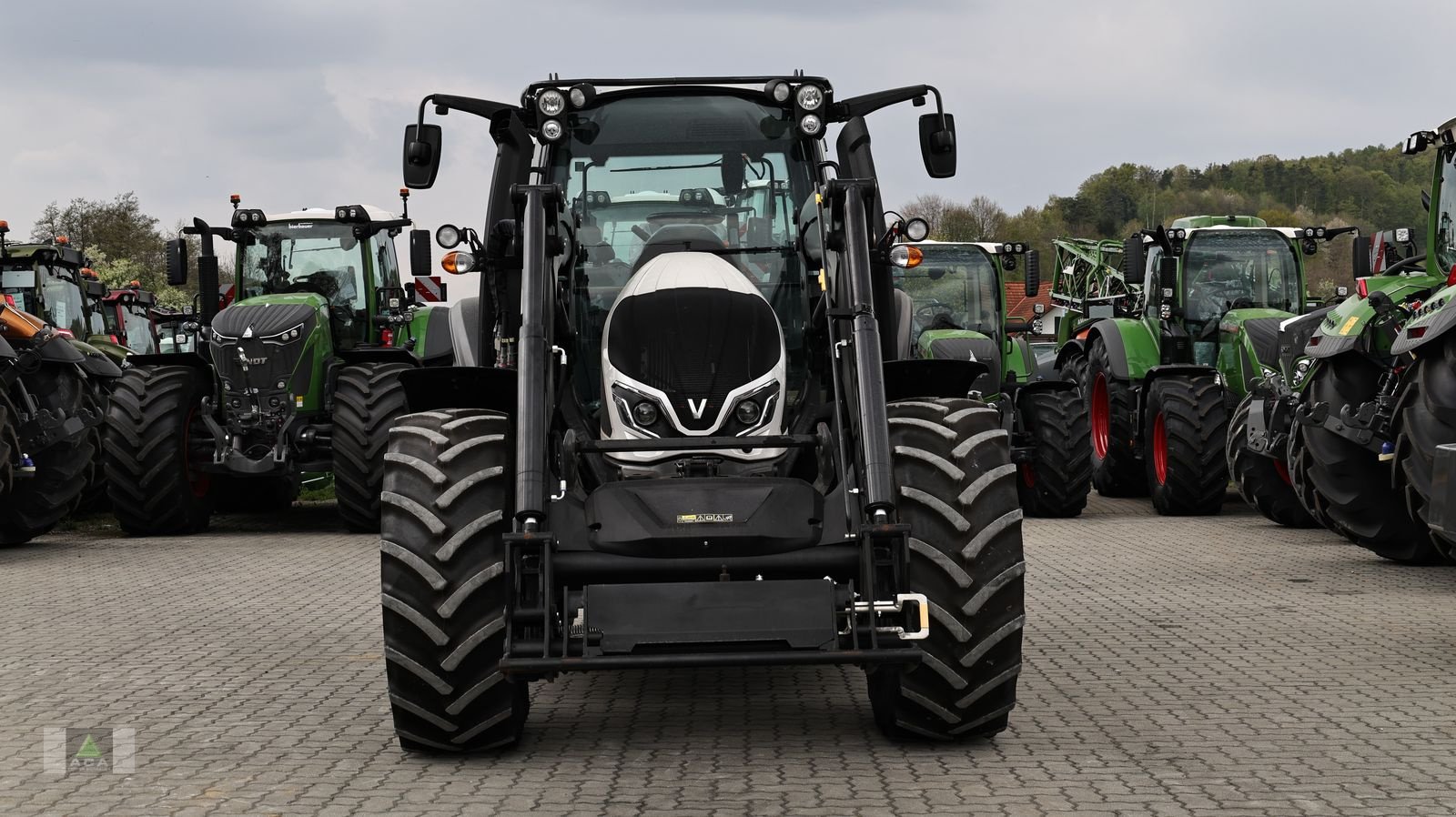 Traktor Türe ait Valtra G135 VERSU, Gebrauchtmaschine içinde Markt Hartmannsdorf (resim 2)