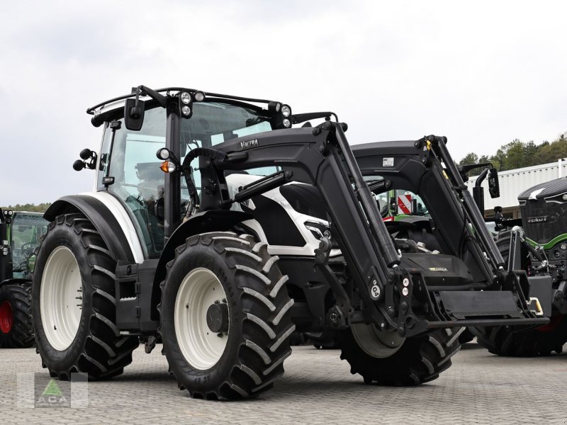 Traktor типа Valtra G135 VERSU, Gebrauchtmaschine в Markt Hartmannsdorf