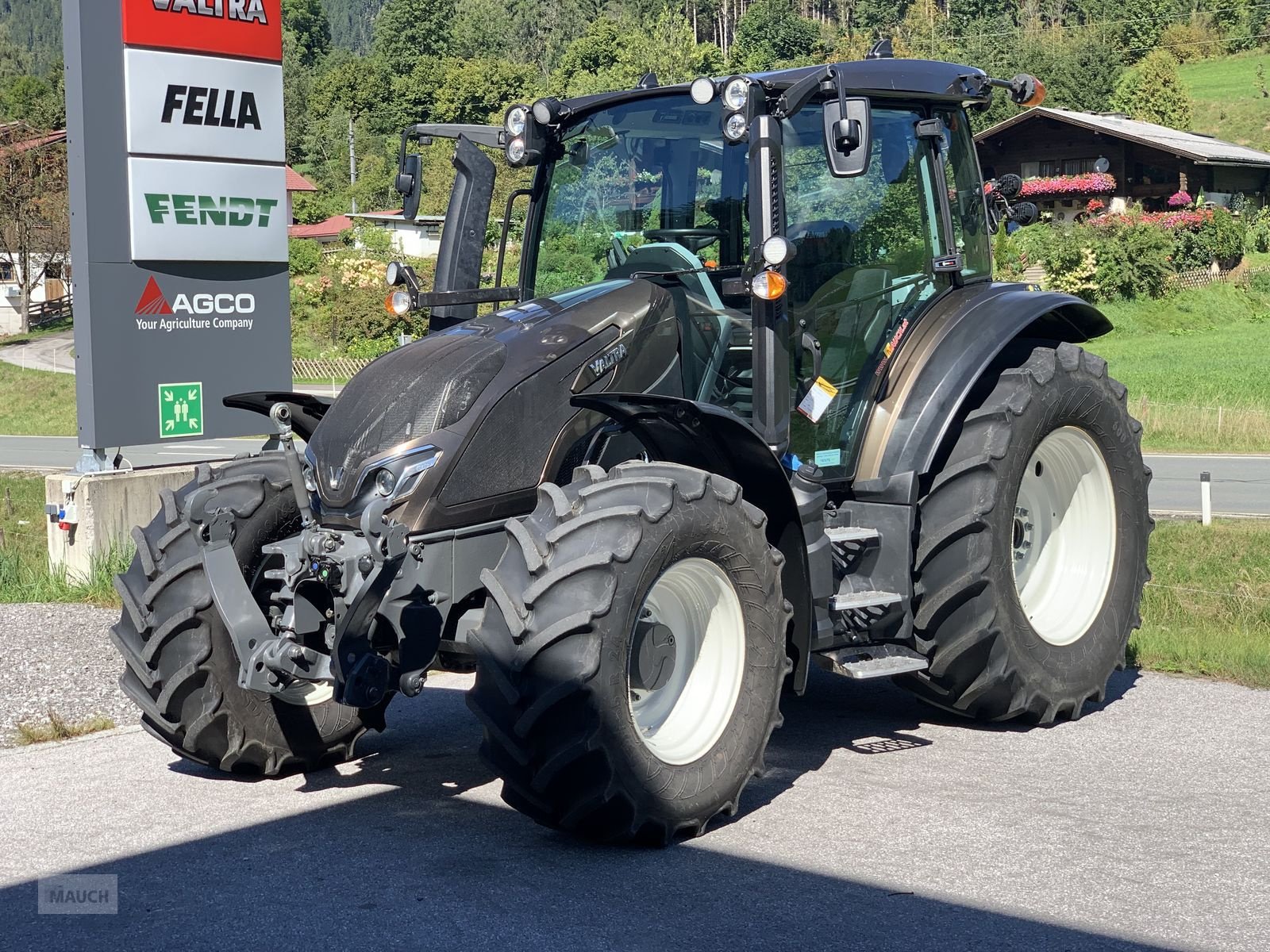 Traktor типа Valtra G135 VERSU, Gebrauchtmaschine в Eben (Фотография 2)