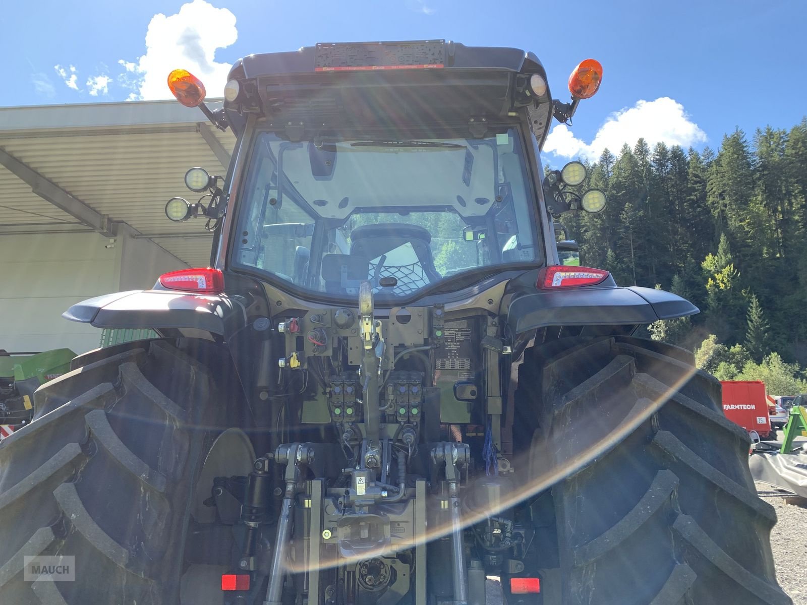 Traktor типа Valtra G135 VERSU, Gebrauchtmaschine в Eben (Фотография 10)