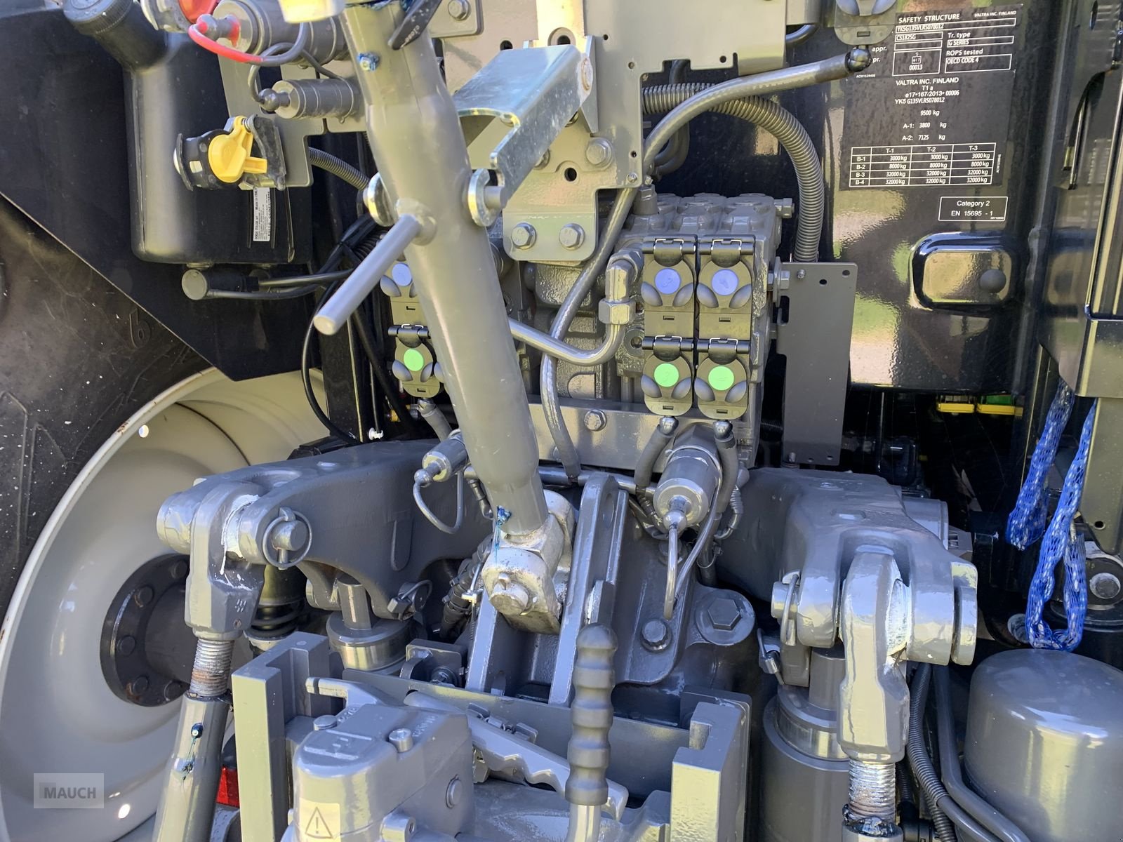 Traktor типа Valtra G135 VERSU, Gebrauchtmaschine в Eben (Фотография 8)