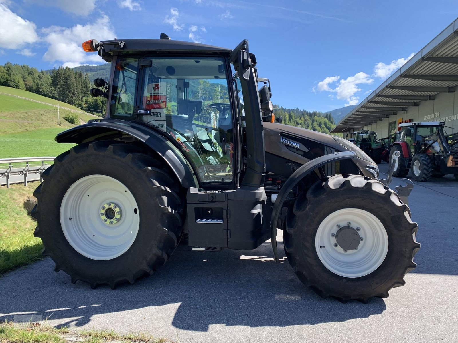 Traktor типа Valtra G135 VERSU, Gebrauchtmaschine в Eben (Фотография 7)