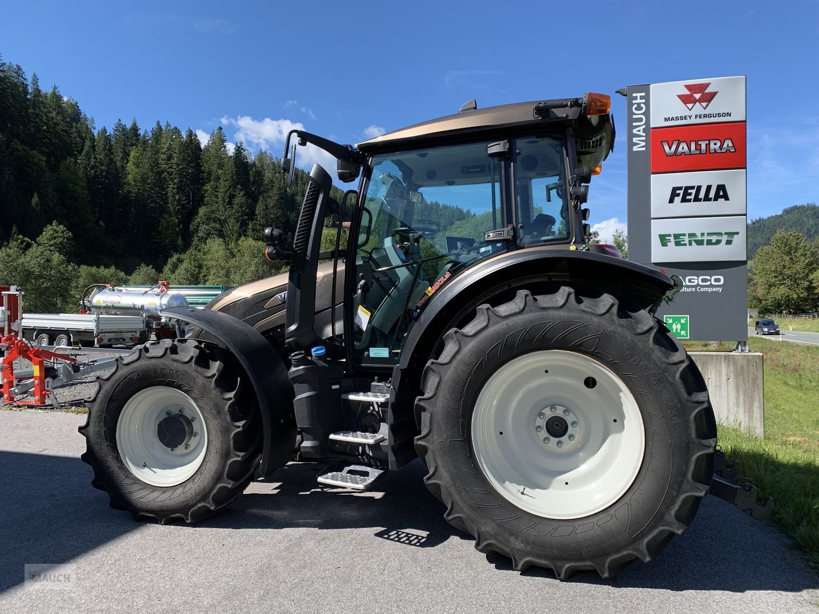 Traktor типа Valtra G135 VERSU, Gebrauchtmaschine в Eben (Фотография 11)