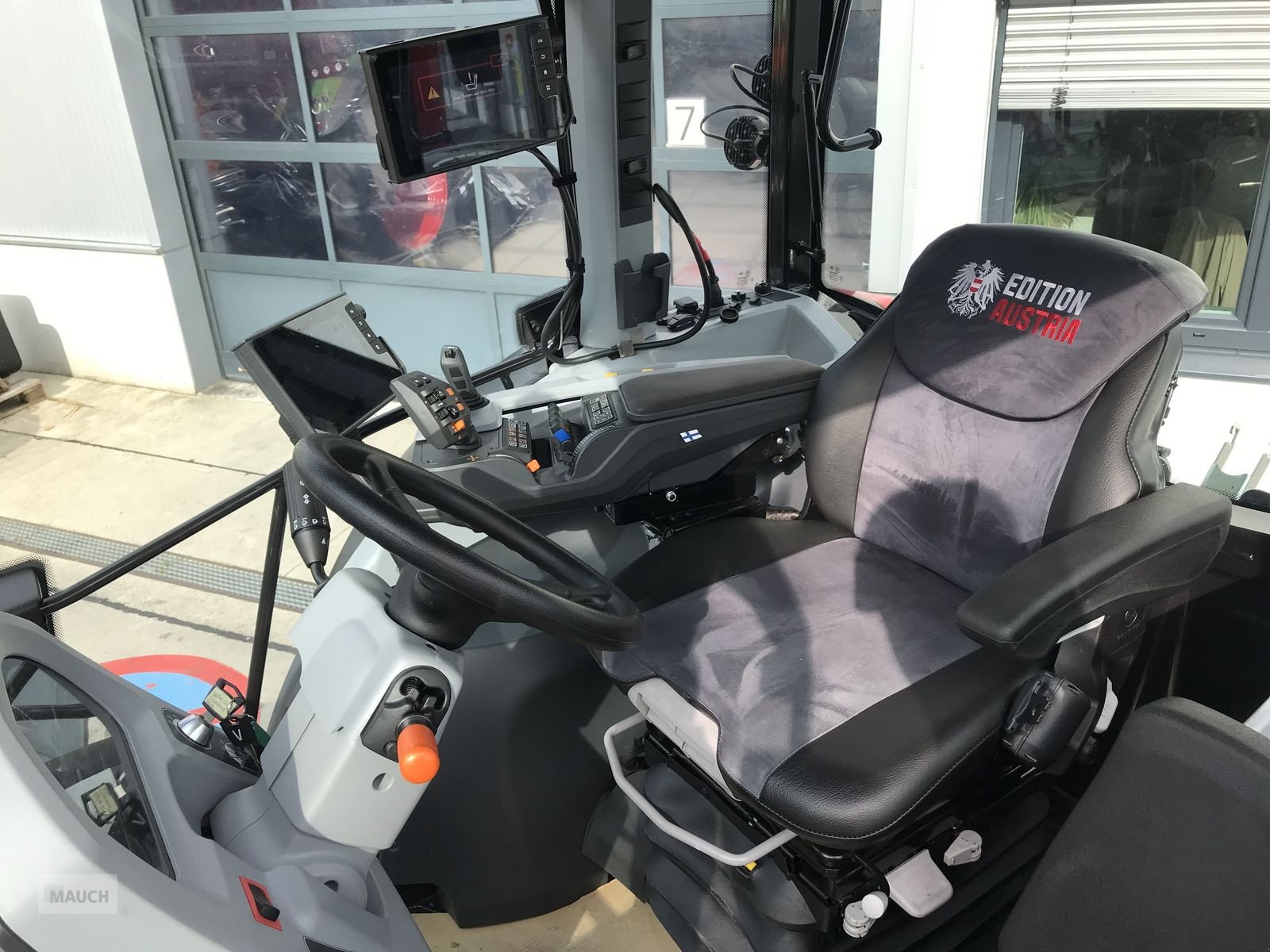 Traktor του τύπου Valtra G135 VERSU, Neumaschine σε Burgkirchen (Φωτογραφία 10)