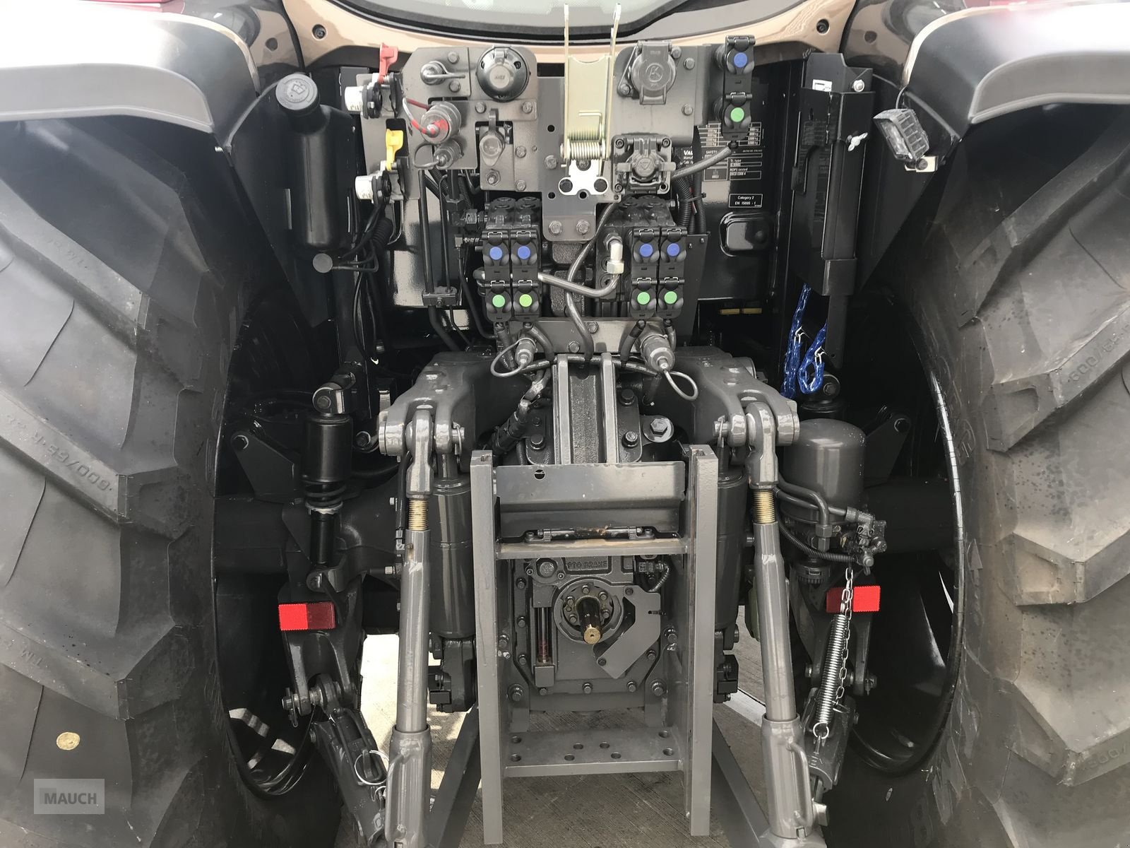 Traktor του τύπου Valtra G135 VERSU, Neumaschine σε Burgkirchen (Φωτογραφία 5)