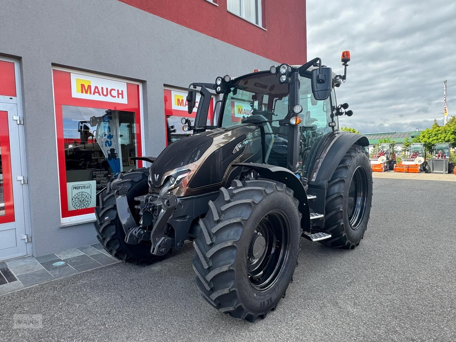 Traktor типа Valtra G135, Neumaschine в Burgkirchen (Фотография 1)