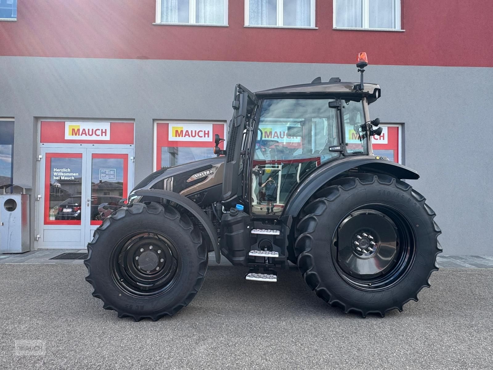 Traktor типа Valtra G135, Neumaschine в Burgkirchen (Фотография 5)