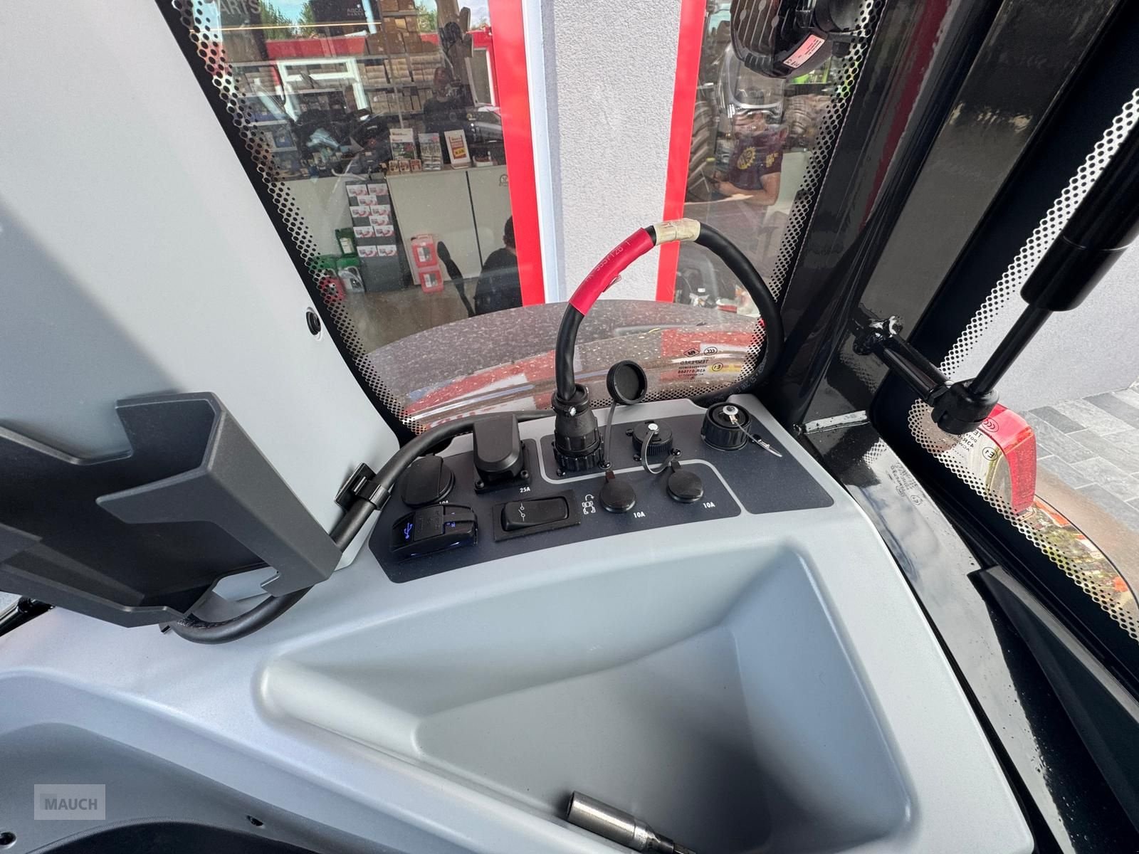 Traktor типа Valtra G135, Neumaschine в Burgkirchen (Фотография 8)
