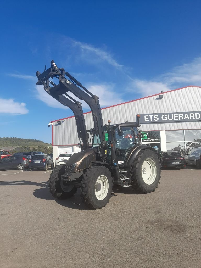 Traktor типа Valtra G135h, Gebrauchtmaschine в Neufchâtel-en-Bray (Фотография 4)
