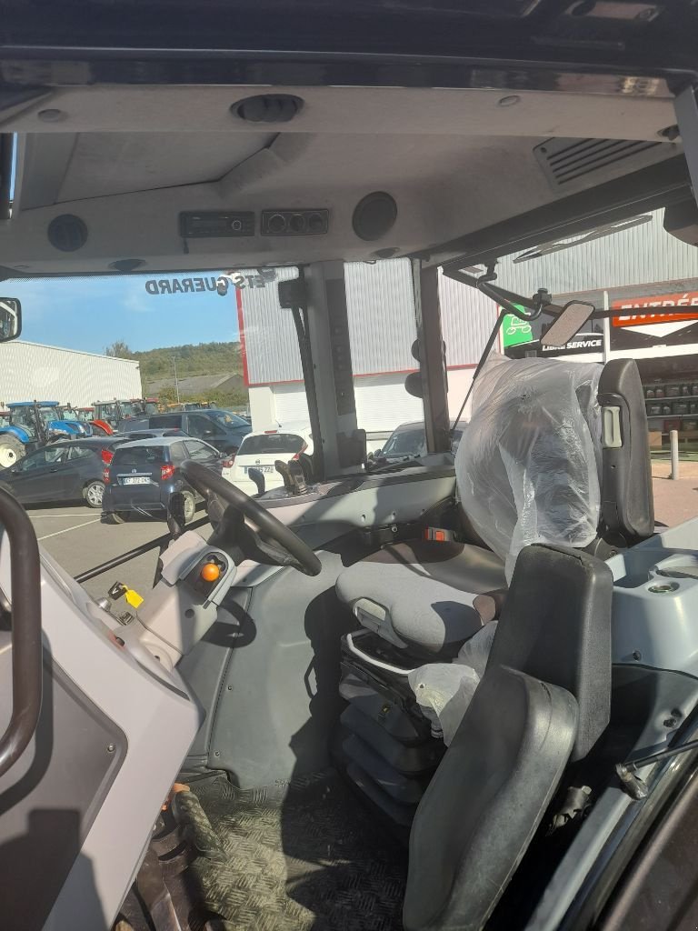 Traktor типа Valtra G135h, Gebrauchtmaschine в Neufchâtel-en-Bray (Фотография 11)