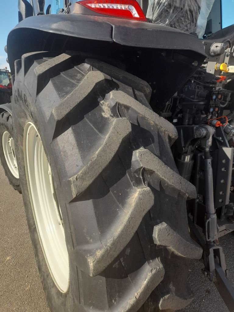 Traktor vrste Valtra G135h, Gebrauchtmaschine v Neufchâtel-en-Bray (Slika 8)