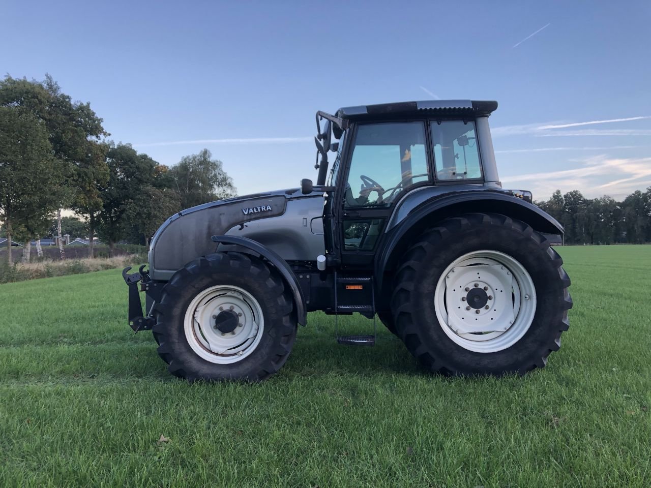 Traktor tip Valtra M120, Gebrauchtmaschine in Nieuw Heeten (Poză 3)