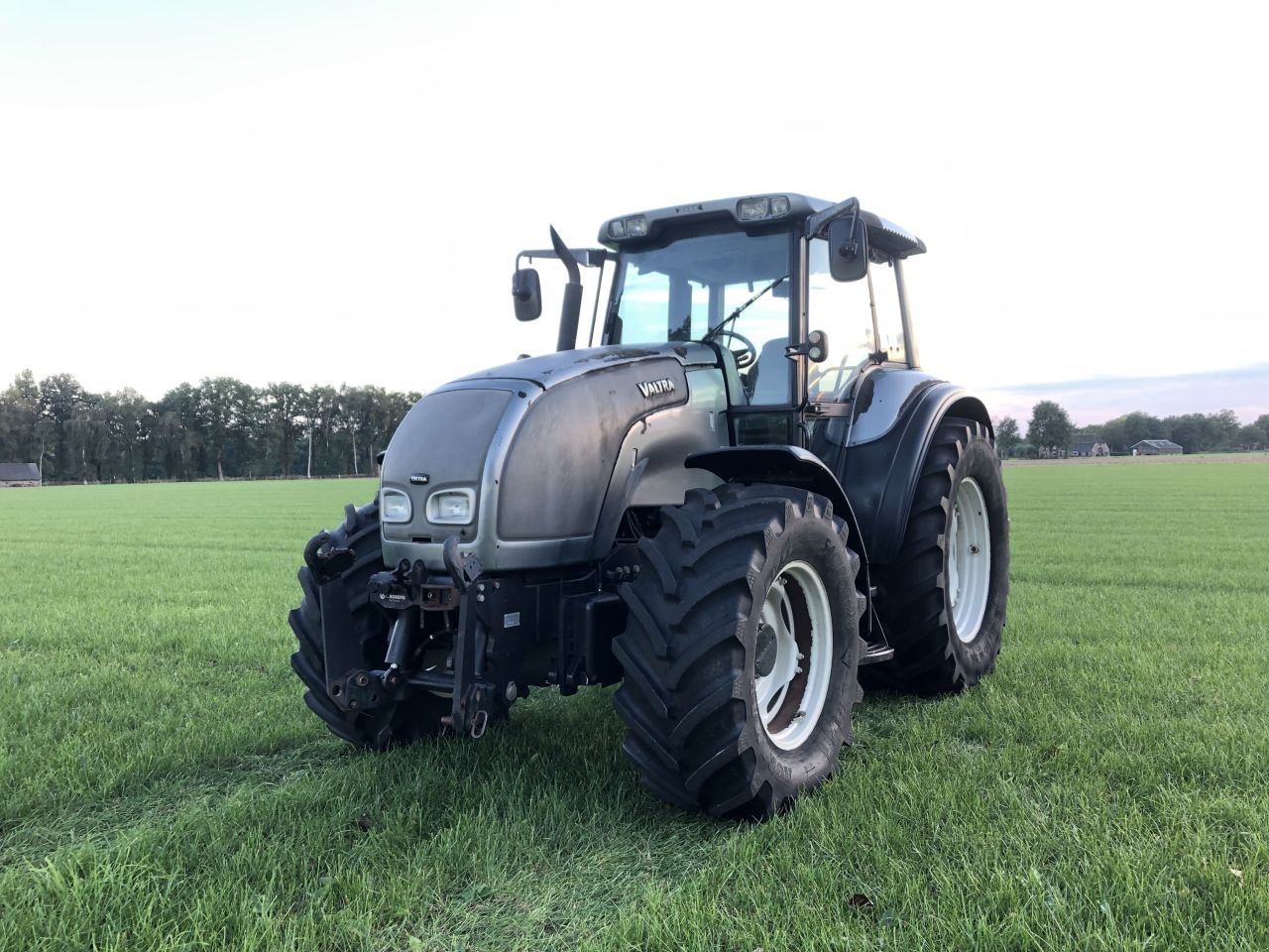 Traktor tip Valtra M120, Gebrauchtmaschine in Nieuw Heeten (Poză 2)