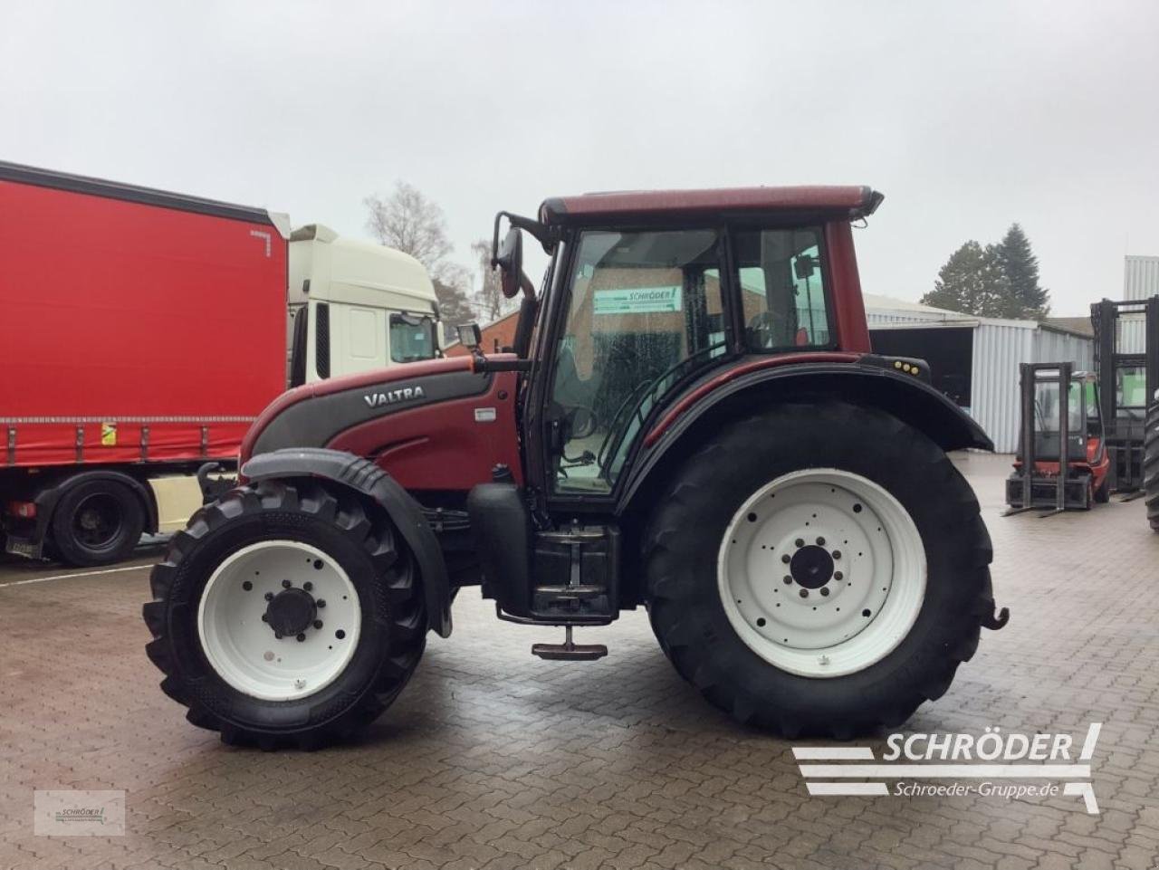 Traktor от тип Valtra N 101, Gebrauchtmaschine в Völkersen (Снимка 3)