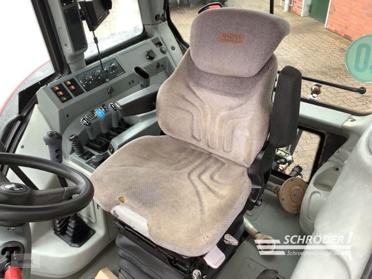 Traktor от тип Valtra N 101, Gebrauchtmaschine в Völkersen (Снимка 8)