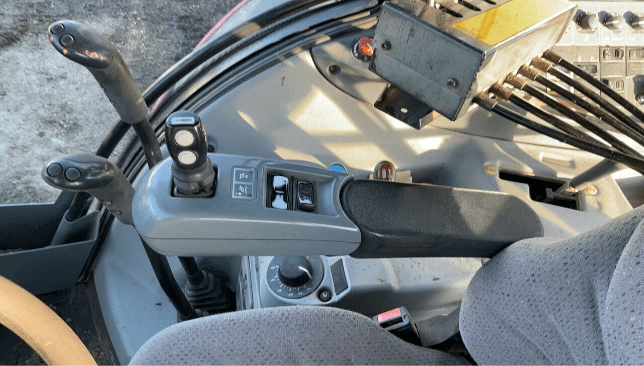 Traktor del tipo Valtra N 103 HITECH, Gebrauchtmaschine en Plestan (Imagen 2)