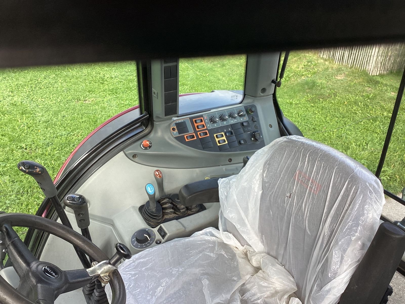 Traktor a típus Valtra N 103.4 HiTech5, Gebrauchtmaschine ekkor: Bezau (Kép 11)