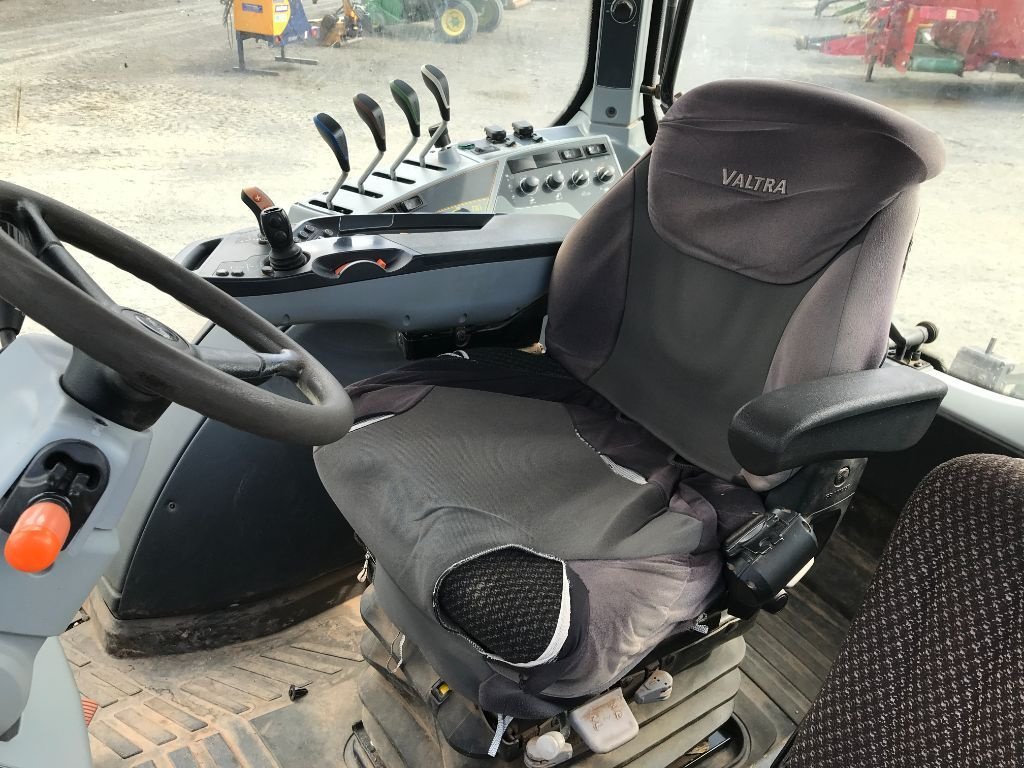 Traktor του τύπου Valtra N 104 HITECH, Gebrauchtmaschine σε UZERCHE (Φωτογραφία 10)