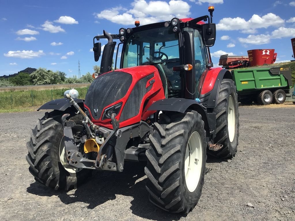 Traktor типа Valtra N 114 H5, Gebrauchtmaschine в SAINT GERMAIN LEMBRON (Фотография 2)