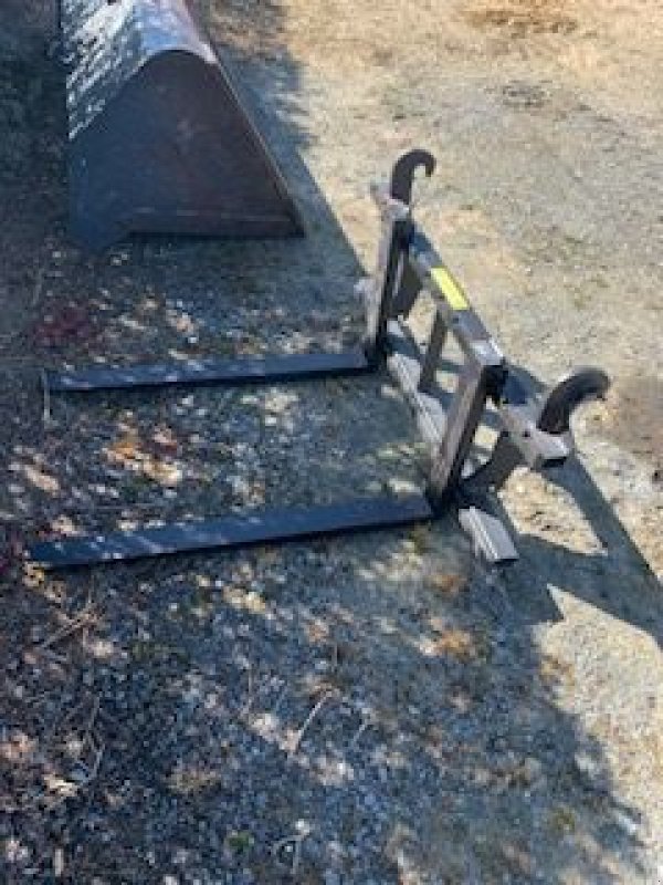 Traktor of the type Valtra N 121, Gebrauchtmaschine in Savigny sur Braye (Picture 7)