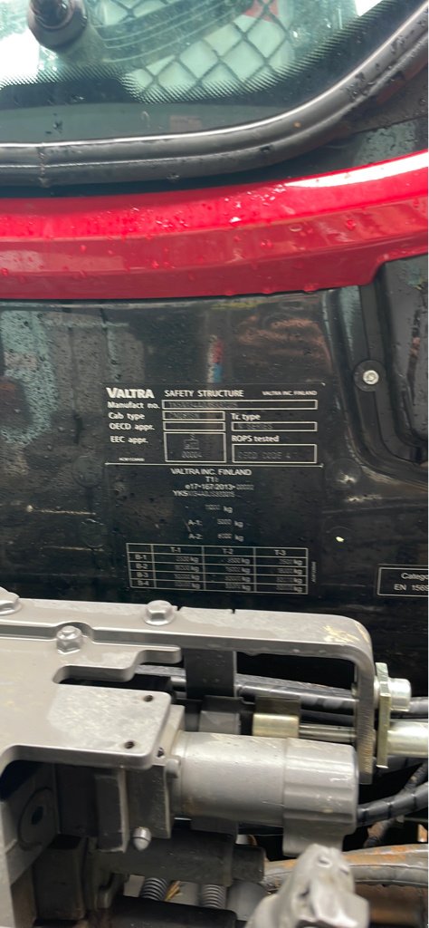 Traktor типа Valtra N 134 A, Gebrauchtmaschine в Millau (Фотография 5)