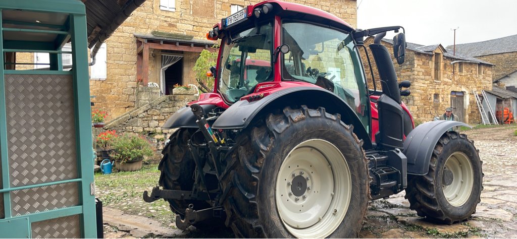Traktor типа Valtra N 134 A, Gebrauchtmaschine в Millau (Фотография 4)