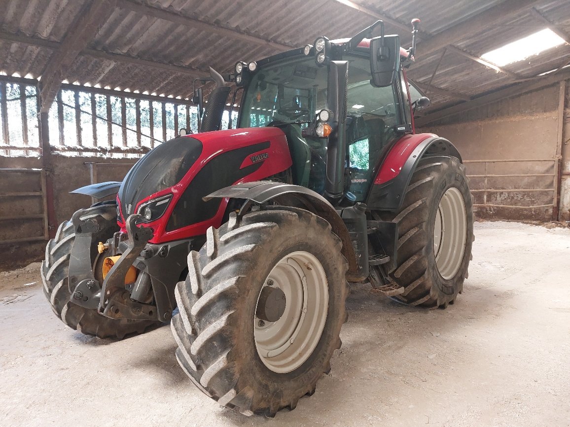 Traktor typu Valtra N 134 H5, Gebrauchtmaschine v LACAPELLE-MARIVAL (Obrázek 2)