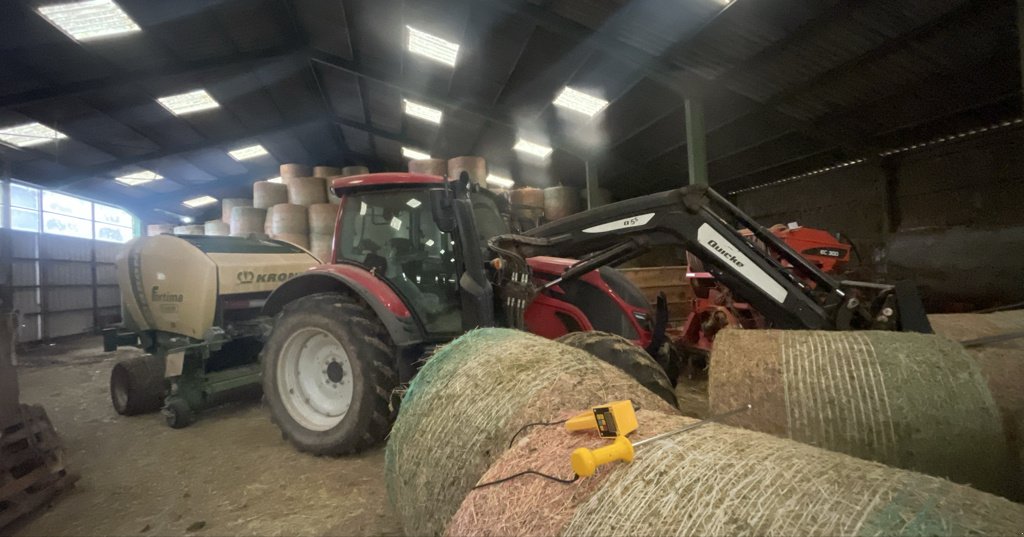 Traktor типа Valtra N 134 H5, Gebrauchtmaschine в Millau (Фотография 4)