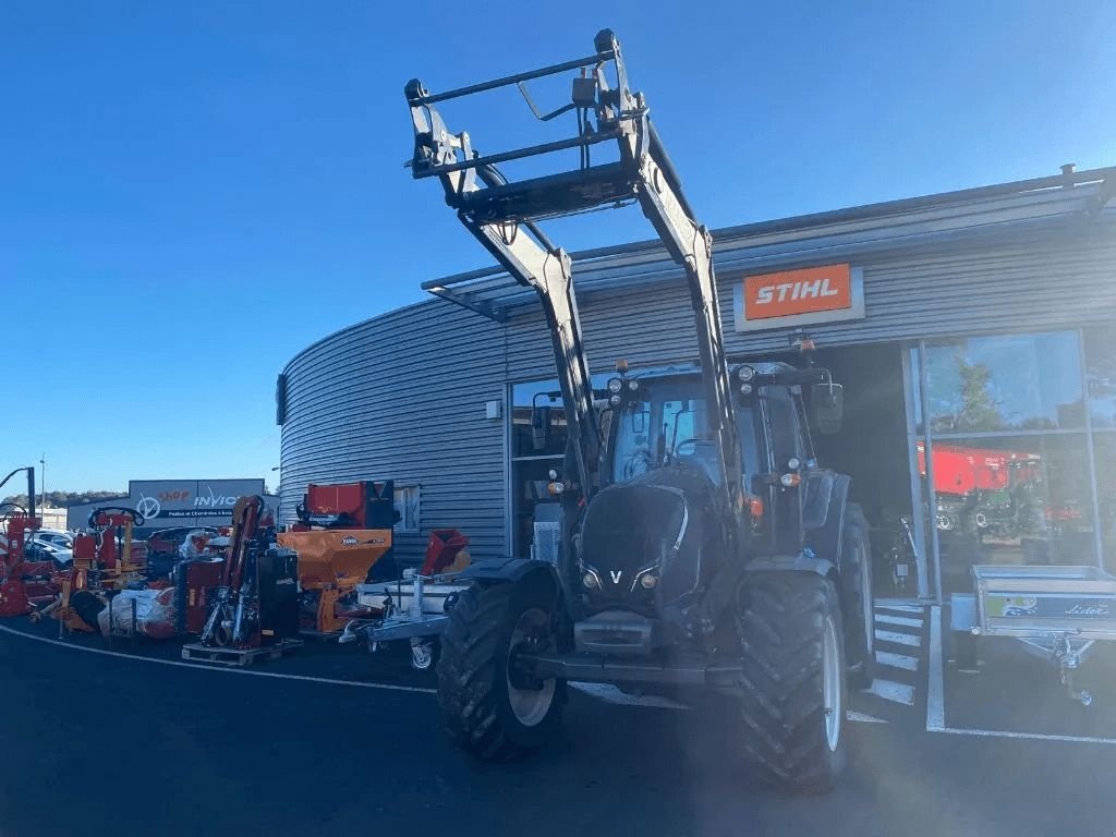 Traktor типа Valtra N 134  HITECH 5, Gebrauchtmaschine в SAINT FLOUR (Фотография 8)