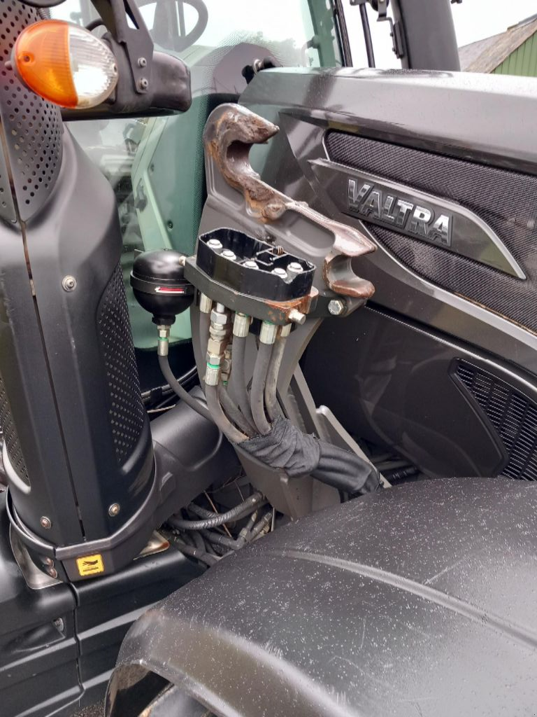 Traktor типа Valtra N 134 HiTech, Gebrauchtmaschine в BRECE (Фотография 8)