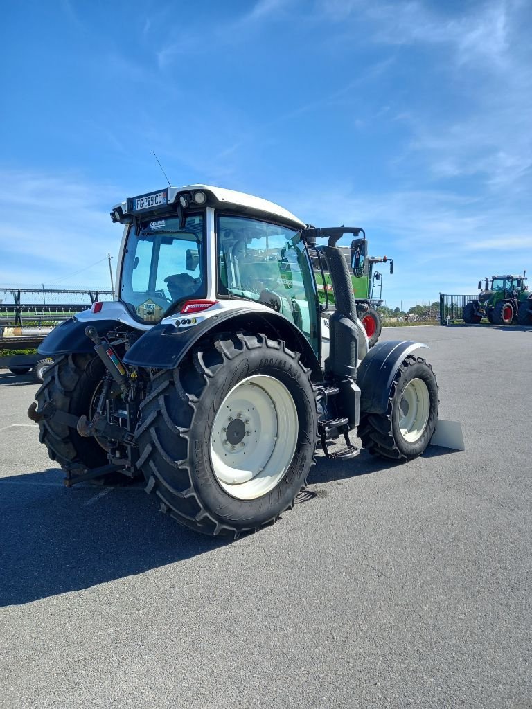 Traktor типа Valtra N 134 HITECH, Gebrauchtmaschine в Calmont (Фотография 3)