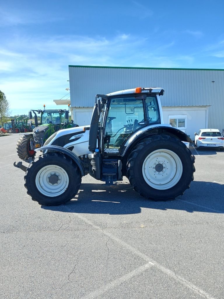 Traktor типа Valtra N 134 HITECH, Gebrauchtmaschine в Calmont (Фотография 5)