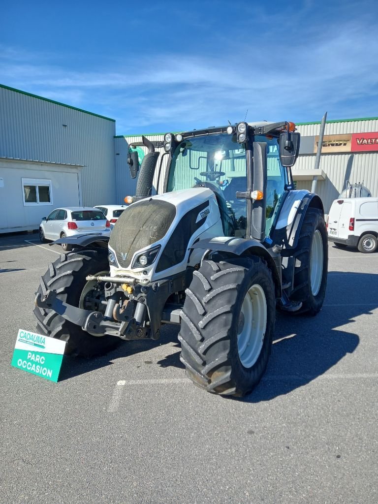 Traktor типа Valtra N 134 HITECH, Gebrauchtmaschine в Calmont (Фотография 1)