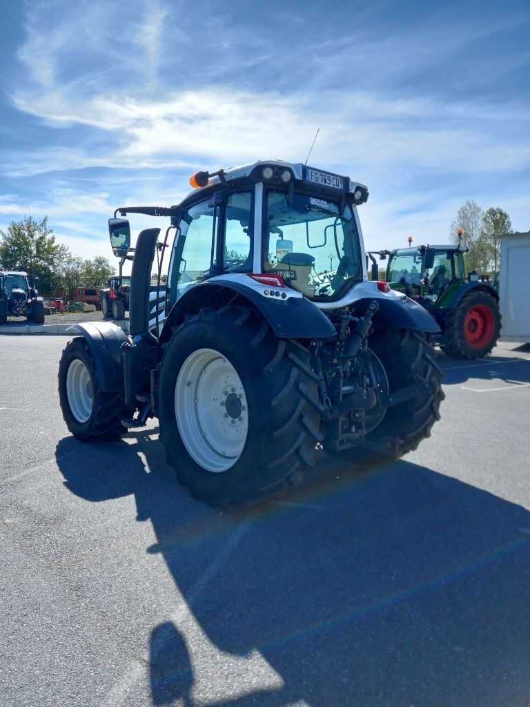 Traktor типа Valtra N 134 HITECH, Gebrauchtmaschine в Calmont (Фотография 4)