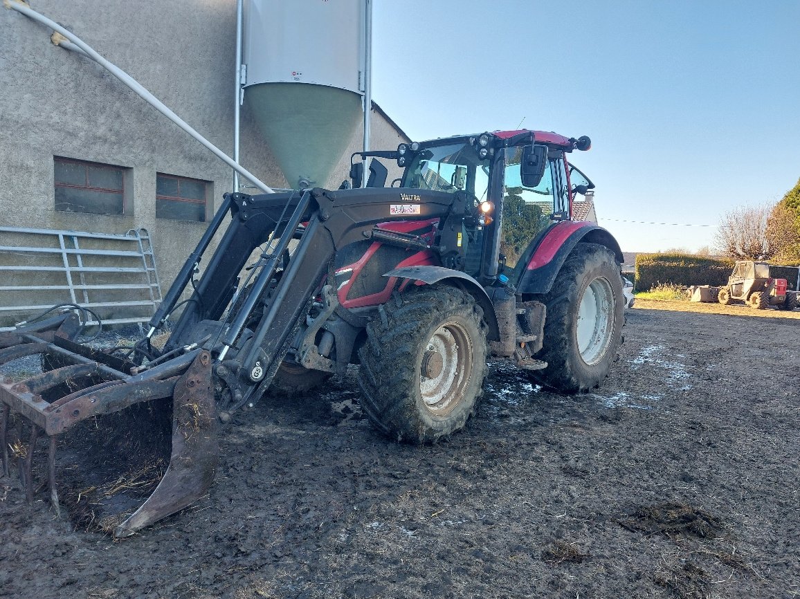Traktor des Typs Valtra N 135 ACTIVE, Gebrauchtmaschine in LACAPELLE-MARIVAL (Bild 1)