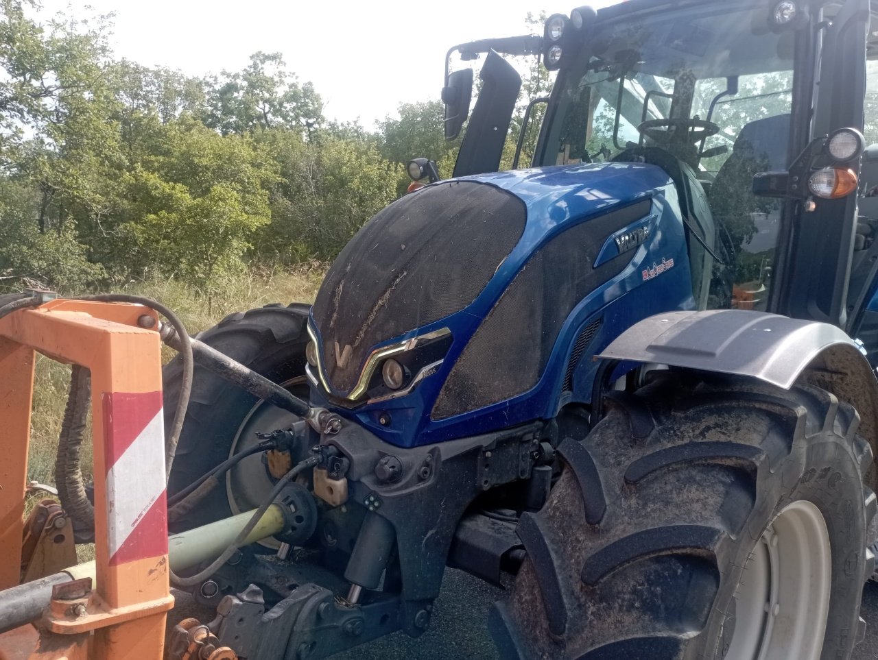 Traktor del tipo Valtra N 135 D SmartTouch, Gebrauchtmaschine en LACAPELLE-MARIVAL (Imagen 2)