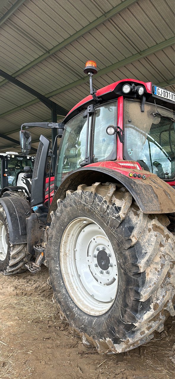 Traktor του τύπου Valtra N 135 DIRECT, Gebrauchtmaschine σε LACAPELLE-MARIVAL (Φωτογραφία 3)